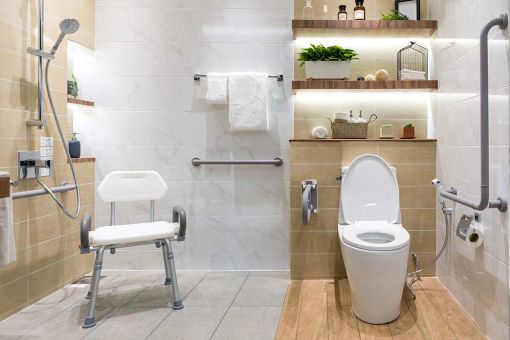 Aménagement de la salle de bain d'une personne âgée : entre confort et
