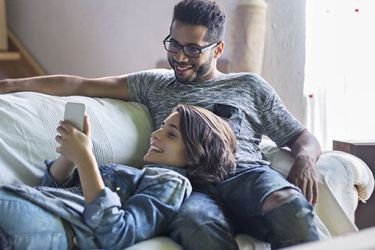 Etudiants heureux dans leur logement