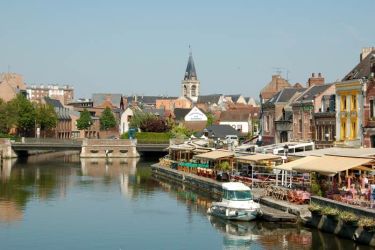 Fleuve et vue sur Amiens