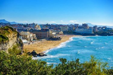 plage de biarritz situé sur la côte basque