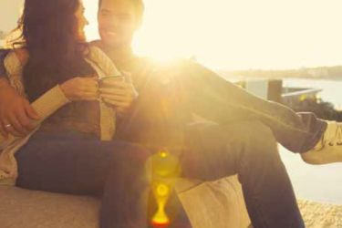 Couple sur le balcon d'un appartement Nexity à Orléans