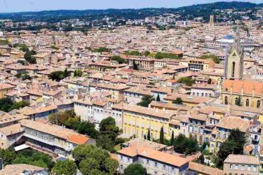 Vue aérienne d'Aix-en-Provence, ville idéale pour l'investissement immobilier locatif avec Nexity
