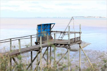 Pont et vue sur le port des barques 