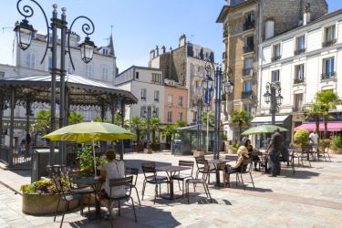 Place du village à Nogent