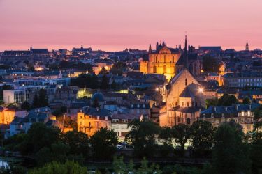 Panorama de Poitiers de nuit