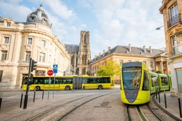Bus et tram dans le centre ville de Lille