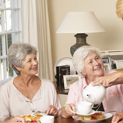 repas entre senior dans une résidence